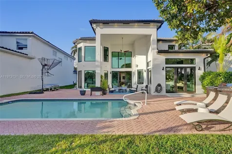 1572 NE 194th Street Miami FL 33179