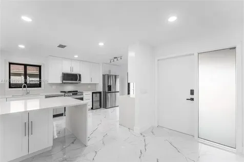 2007 Woodlands Way Deerfield Beach FL 33442