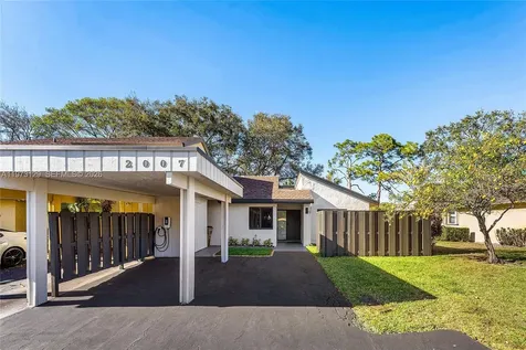 2007 Woodlands Way Deerfield Beach FL 33442