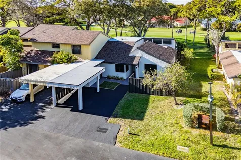 2007 Woodlands Way Deerfield Beach FL 33442