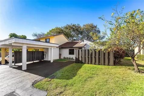 2007 Woodlands Way Deerfield Beach FL 33442