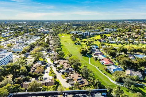 2007 Woodlands Way Deerfield Beach FL 33442