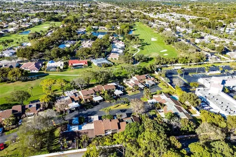 2007 Woodlands Way Deerfield Beach FL 33442