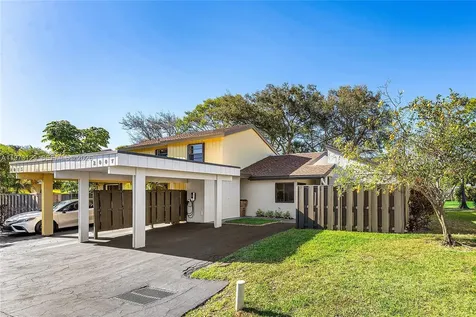 2007 Woodlands Way Deerfield Beach FL 33442