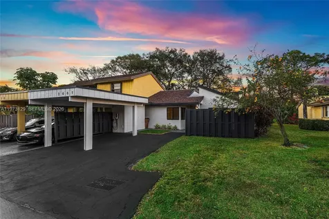 2007 Woodlands Way Deerfield Beach FL 33442
