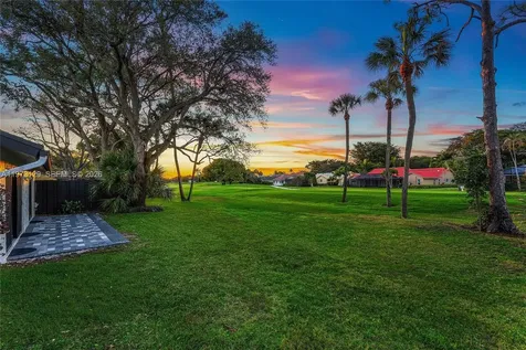 2007 Woodlands Way Deerfield Beach FL 33442