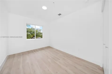 32 NW 14th Avenue Miami FL 33125