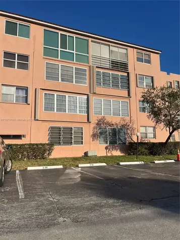 2851 Somerset Drive Lauderdale Lakes FL 33311