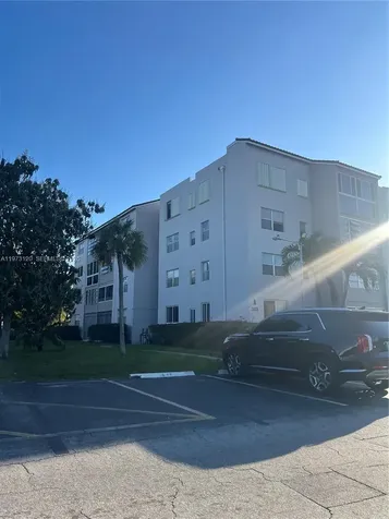 2851 Somerset Drive Lauderdale Lakes FL 33311