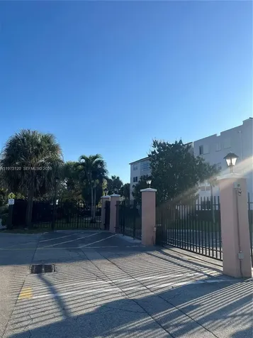2851 Somerset Drive Lauderdale Lakes FL 33311