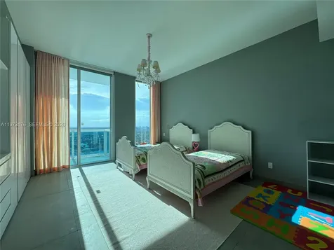 2711 S Ocean Drive Hollywood FL 33019
