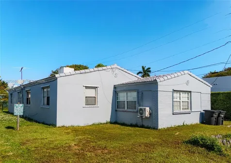 2125 Bay Drive Miami Beach FL 33141