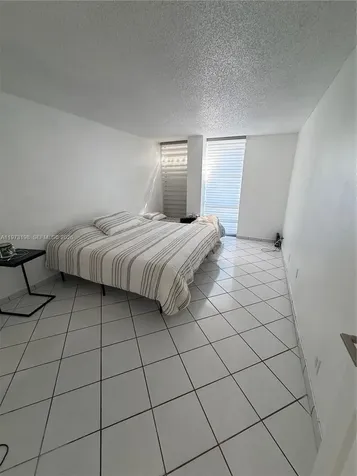 1825 W 44th Place Hialeah FL 33012