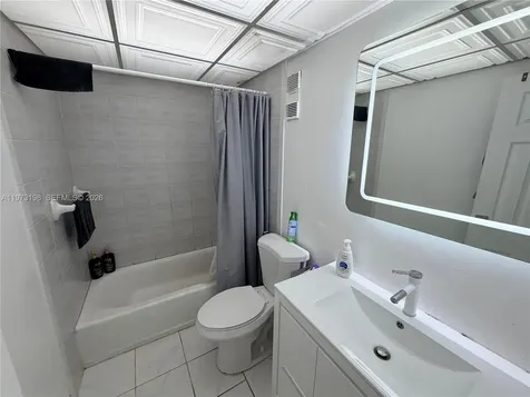 1825 W 44th Place Hialeah FL 33012