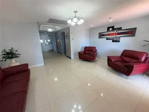 1825 W 44th Place Hialeah FL 33012