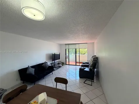 1825 W 44th Place Hialeah FL 33012