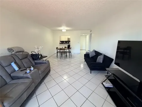 1825 W 44th Place Hialeah FL 33012