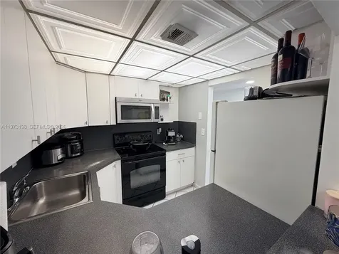 1825 W 44th Place Hialeah FL 33012