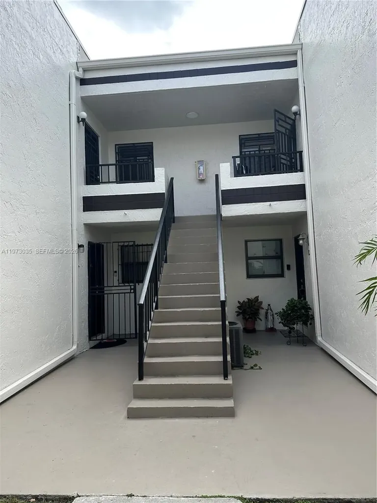 10839 NW 7th Street Miami FL 33172