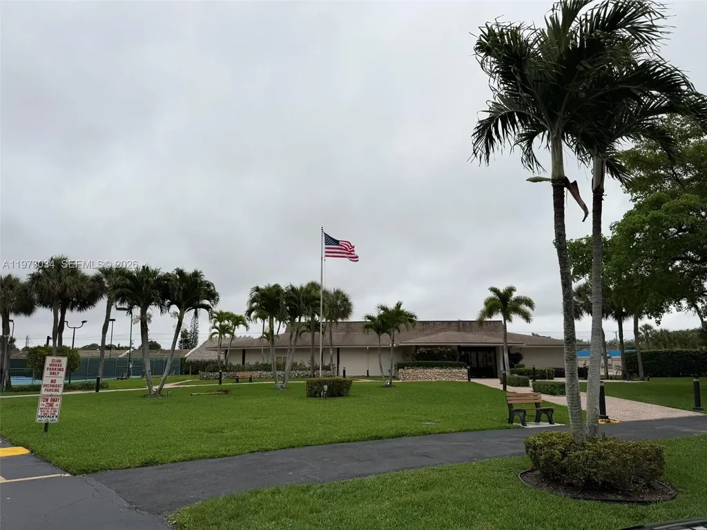 5220 Las Verdes Circle Delray Beach FL 33484
