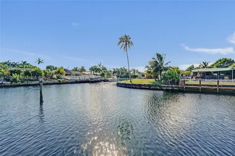 949 SE 10th Court Pompano Beach FL 33060