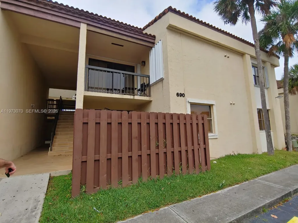 690 W Park Drive Miami FL 33172