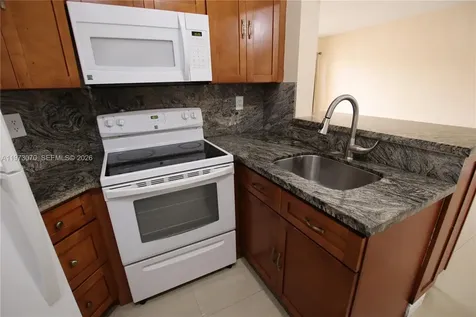 690 W Park Drive Miami FL 33172