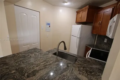 690 W Park Drive Miami FL 33172