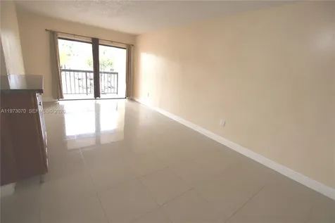 690 W Park Drive Miami FL 33172