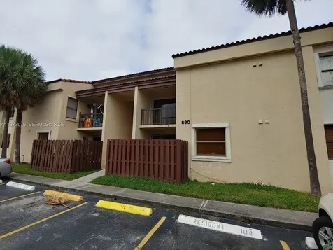 690 W Park Drive Miami FL 33172