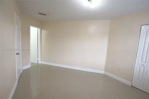 690 W Park Drive Miami FL 33172