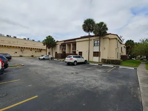 690 W Park Drive Miami FL 33172