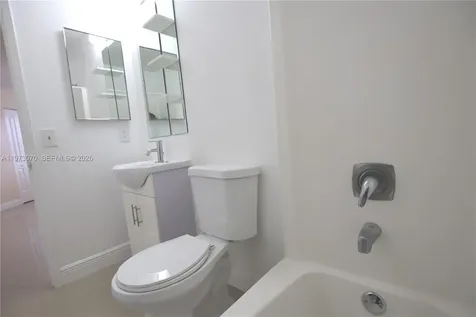 690 W Park Drive Miami FL 33172