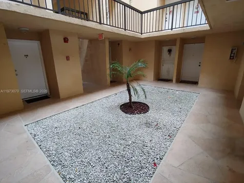 690 W Park Drive Miami FL 33172