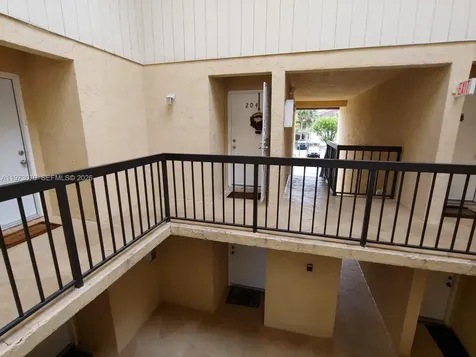 690 W Park Drive Miami FL 33172