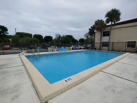 690 W Park Drive Miami FL 33172