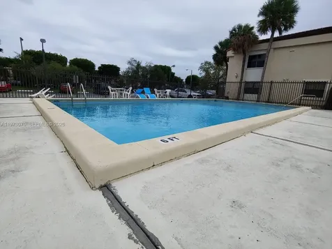 690 W Park Drive Miami FL 33172