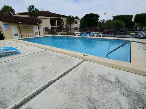 690 W Park Drive Miami FL 33172