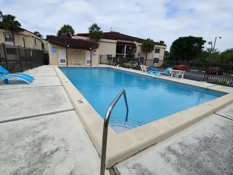 690 W Park Drive Miami FL 33172