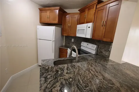690 W Park Drive Miami FL 33172