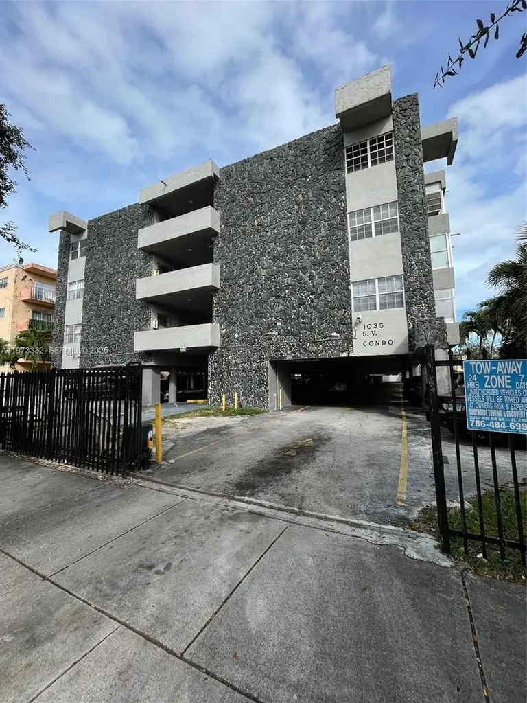 1035 W 77th Street Hialeah FL 33014