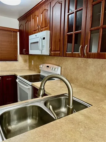 1035 W 77th Street Hialeah FL 33014
