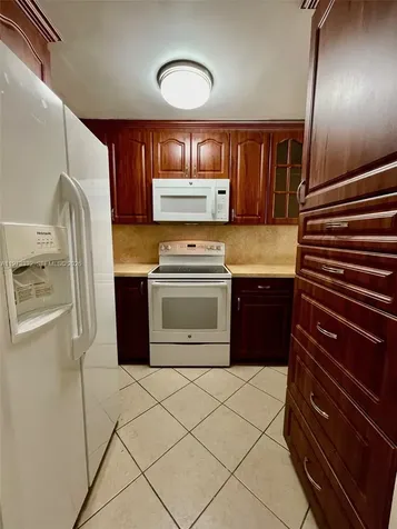 1035 W 77th Street Hialeah FL 33014