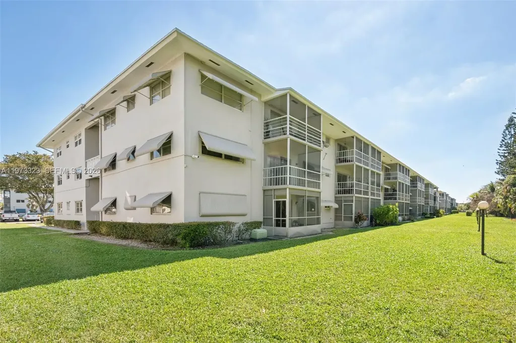 1000 Hillcrest Court Hollywood FL 33021
