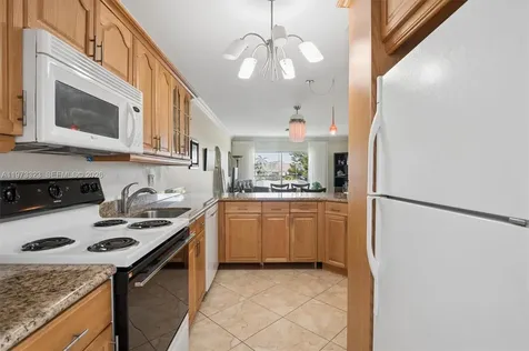 1000 Hillcrest Court Hollywood FL 33021