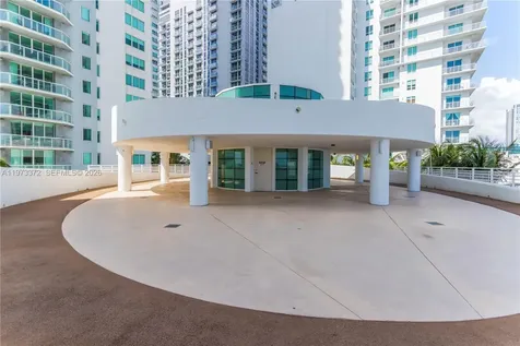 253 NE 2nd Street Miami FL 33132