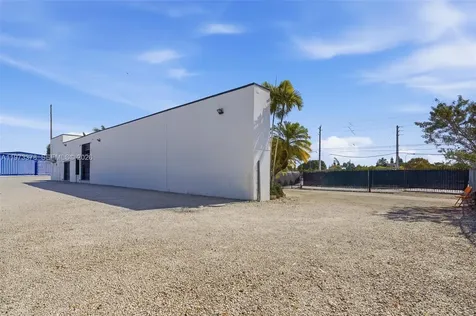 22790 S Dixie Highway Miami FL 33170