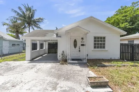 2118 Cleveland Street Hollywood FL 33020