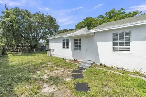 2118 Cleveland Street Hollywood FL 33020