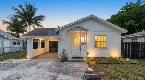 2118 Cleveland Street Hollywood FL 33020